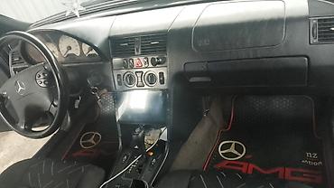 e class mercedes: Mercedes-Benz sedan, qara rəng. Avtomatik transmissiya, çoxfunksiyalı — 2