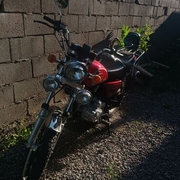 мотоцикл чезет: Классикалык 150 куб. см, Бензин, Чоңдор үчүн, Колдонулган