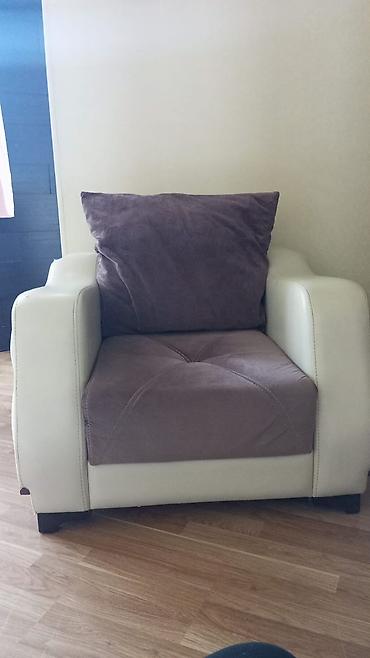 Klassik üslubda dəst: 3 nəfərlik divan + 1 nəfərlik bərabər dizaynda — 3