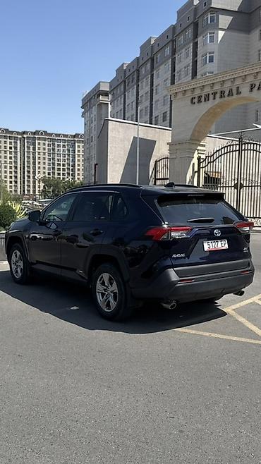 byd e2 2024: Toyota RAV4: 2022 г., 2.5 л, Автомат, Гибрид, Кроссовер — 8