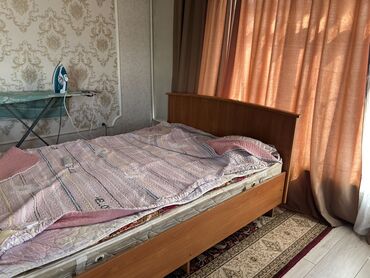беде урук виктория: Двухспальняя кровать из светлого дерева с изголовьем и изножьем,с