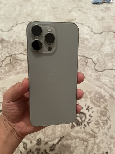 Apple iPhone: IPhone 15 Pro Max, Б/у, 256 ГБ, Natural Titanium, Зарядное устройство, Защитное стекло, Чехол, 90 % — 1