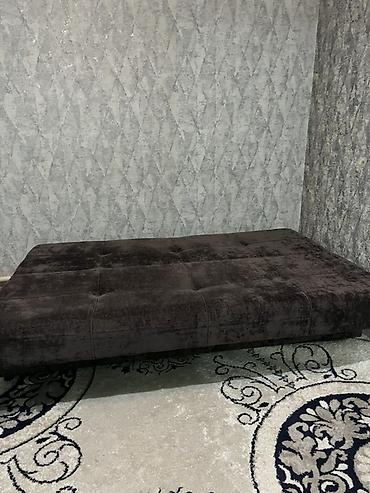 sofa bed: Прямой диван-клик-клак, обитый мягким велюром темно-шоколадного цвета — 7