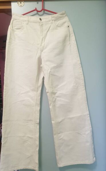 zara zvoncare pantalone: Bershka wide leg skroz nove farmerke, samo skinuta etiketa. Vel.40