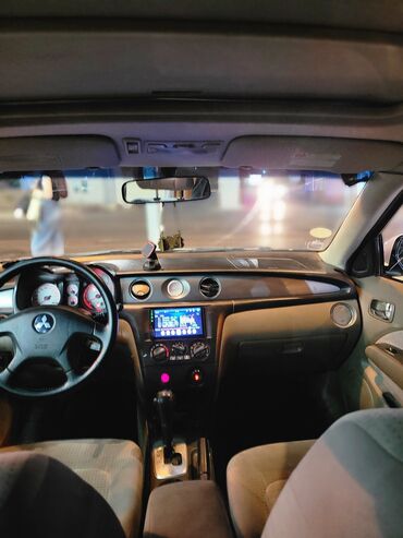 Mitsubishi: Mitsubishi Outlander: 0.2 l | 2005 il 2500 km Krossover — 11