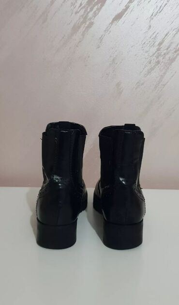 Gležnjače: Gležnjače, 38 — 6