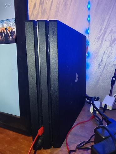 PS4 (Sony Playstation 4): PlayStation 4 Pro konzola (CUH-70xx serija) sa pratećom opremom i — 5