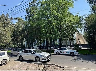 бульвар: Участок + дом, 4 комнаты Адрес: бульвар Эркиндик / Жибек Жолу — 2