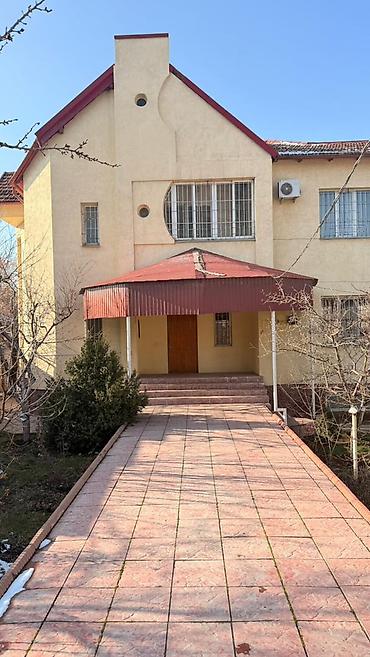 Долгосрочная аренда домов: 305 м², 6 комнат — 1