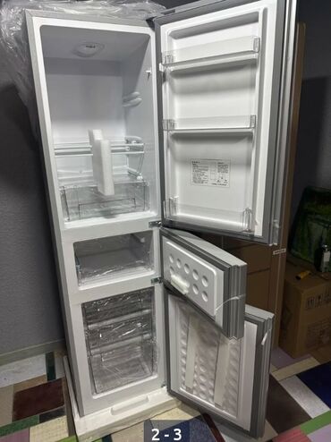 компактный холодильник: Холодильник Новый, Трехкамерный