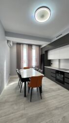 Продажа квартир: 2 комнаты, 79 м², 2 этаж — 10