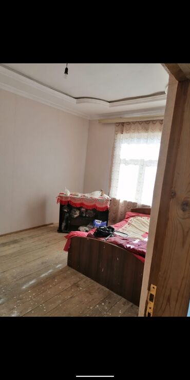 Həyət evləri və villaların satışı: 3 otaqlı, 5 kv. m, Orta təmir — 10