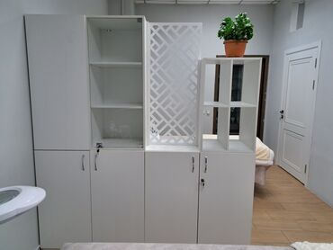 салонный мебель: Срочное!!! продаю шкаф белого цвета для кабинетов и салонов.можно