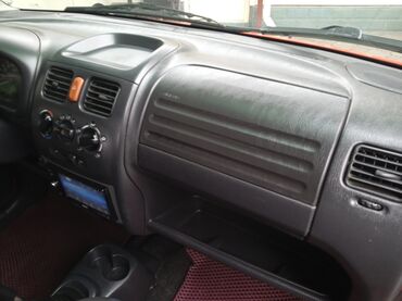 Volkswagen: Volkswagen Golf: 2004 г., 1 л, Механика, Бензин, Хэтчбэк — 10