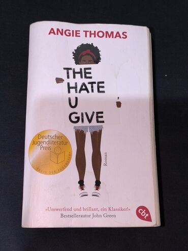pirates of the caribbean 1 sa prevodom: Knjiga "The Hate U Give" autorke Endži Tomas je roman koji istražuje