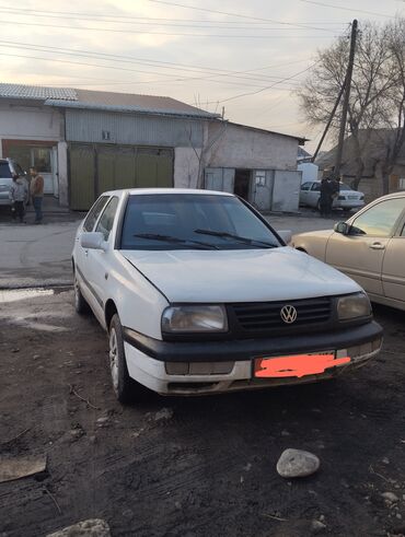 Volkswagen: Volkswagen Vento: 1993 г., 1.8 л, Механика, Бензин, Седан