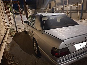 ford 5 1 transit: Mercedes-Benz E 220: 2.2 l | 1993 il Sedan — 2