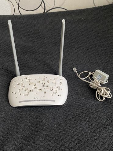 wifi modem tp link: Modem TP Link. Qutusu yoxdur yanında gördüyünüz kabeli var. Qiymət