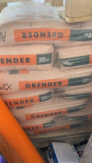 Мешок строительной смеси Grender весом 30 кг. Продукт упакован в