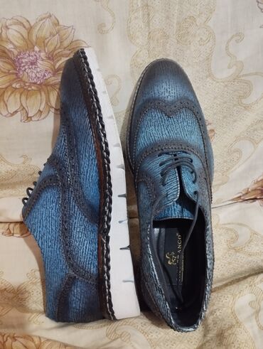 синие туфли: Продаю новые туфли не ношеннны . Брал в Лионе. Размер 41