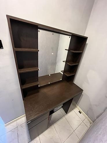 Masalar: Vizaj masası – güzgülü və rəfli - Material: tünd qəhvəyi ağac — 2