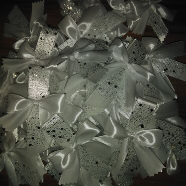 Svadbena oprema: Cvetna traka za kosu sa velom, idealna za posebne prilike. Traka je — 49