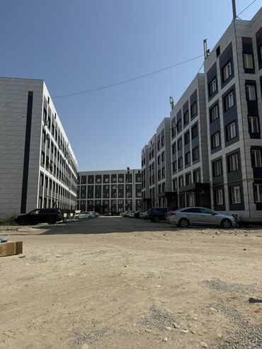 продажа и аренда недвижимости: Продается коммерческое помещение в современном жилом комплексе: -