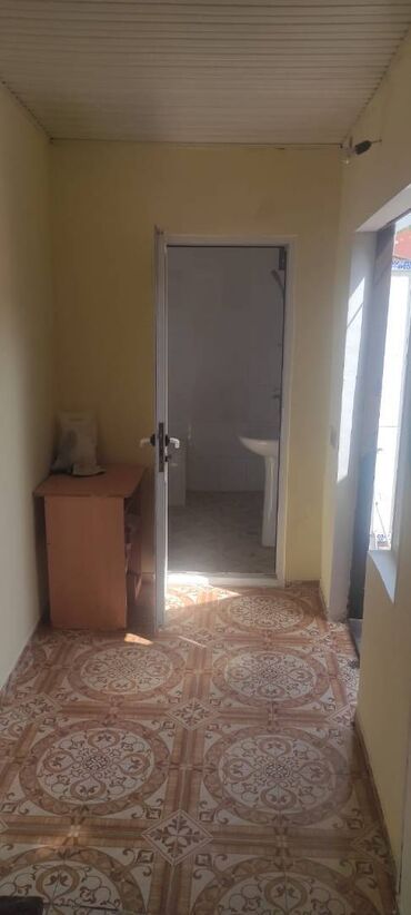 Uzunmüddətli kirayə evlər: Xətai Rayonu NZS Qəsəbəsi 165 Nömrəli Məktəb Həyət Evi 3 otaq. Mərtəbə — 4