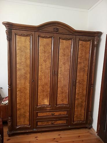 Paltar dolabları, qarderoblar: Klassik üslublu 4 qapılı paltar şkafı - Material: ağac və ağac şponu — 1