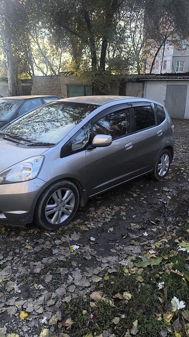 Honda: Honda Fit: 2009 г., 1.3 л, Автомат, Бензин