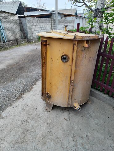 торговое оборудование для продуктовых магазинов бу: Продам охладитель для молока 960л нержавейка 1000$