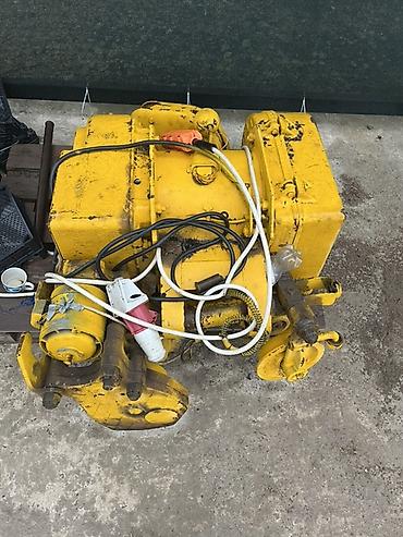 2 el kompresör: Sənaye elektrik talı (elektrik telfer) – sarı rəngli, rels üzərində — 3