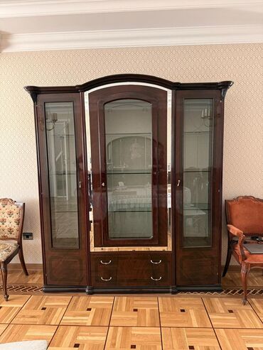 Qonaq otağı dəstləri: İşlənmiş, İtaliya — 1