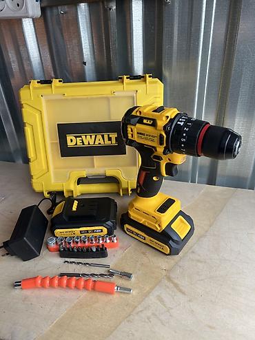 dewalt: Аккумуляторная дрель-шуруповёрт DEWALT в комплекте. Особенности — 1