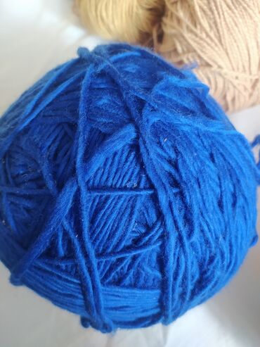 нитки для вязания бишкек: Продам шерстяные нитки для вязания, всего 8 кг. Цена 50 сом за 100