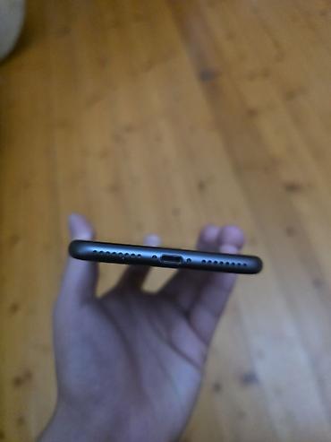 iphone 13 qara: IPhone 8 Plus, 64 GB, Qara, Barmaq izi — 2