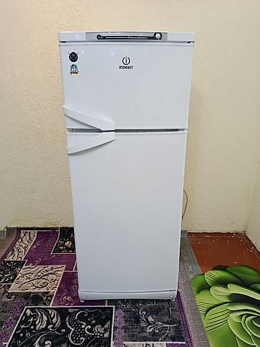 poco f5 купить: Холодильник Indesit, Б/у, Двухкамерный, De frost (капельный), 60 * 155 * 60 — 1