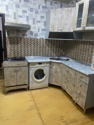 Uzunmüddətli kirayə mənzillər: Mənzil Təcili Kirayə Verilir! Bina 9-mkr Sona — 4