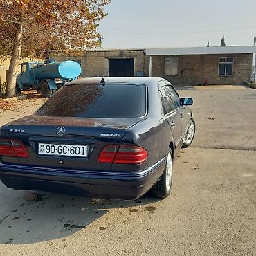 Mercedes-Benz: Mercedes-Benz E-Class: 3.2 l | 2000 il Sedan — 15