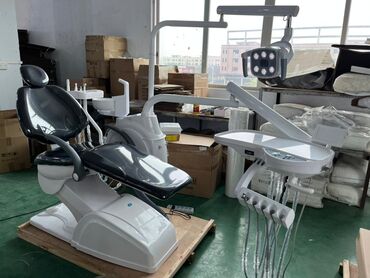 Медицинское оборудование: Стоматологическое кресло, установка . Новая в наличии . В комплекте