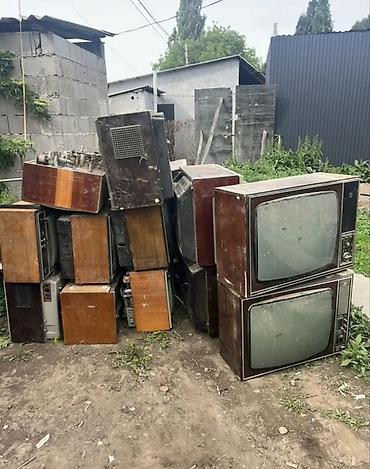 советская швейная машинка: Куплю Советские ламповые и полупроводные телевизоры — 1