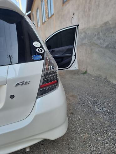 митсубиси спайк стар: Honda Fit: 2002 г., 1.3 л, Автомат, Бензин, Хэтчбэк — 1