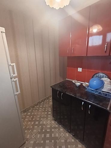 pletka istilik: Çox təcili menzil.İnşaatçilar metrosunun duz yani.Orta blok.İstilik — 2