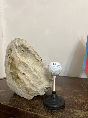 dəniz mənzərəsi: Meteorit daşı satıram.Çəkisi 1015 gr.Uzunluğu 116 mm.Eni 150