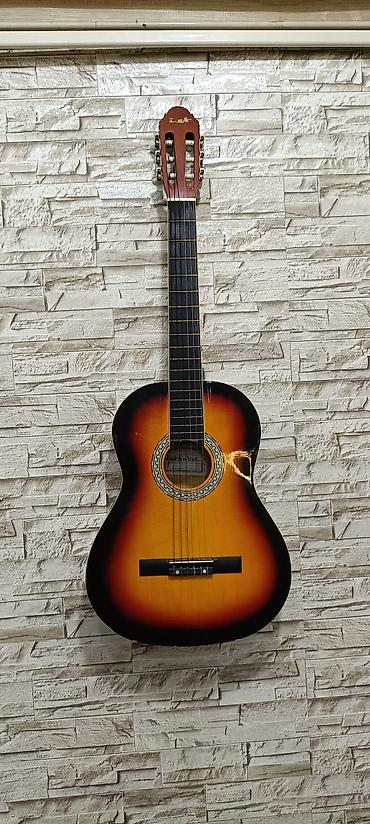 26 lik velosiped dağ: Klassik akustik gitara – sunburst (sarıdan qara keçid) rəng keçidi — 1