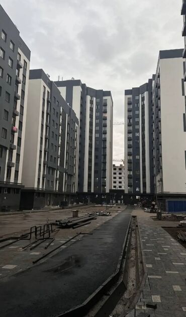 срочно продаётся 1 комнатная квартира в районе ошского рынка по улице молодая гвардия токтогула: 1 бөлмө, 42 кв. м, Элитка, 4 кабат, Дизайнердик ремонт