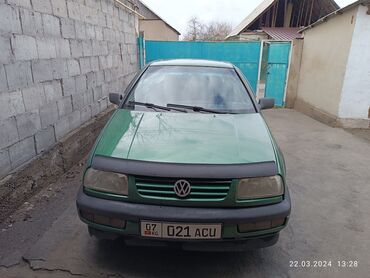 Транспорт: Volkswagen Vento: 1995 г., 1.8 л, Автомат, Бензин, Седан
