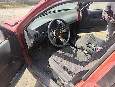 американский номер: Mazda 121: 1991 г., 1.3 л, Механика, Бензин, Седан — 3