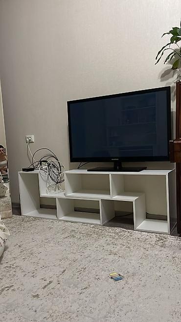 study table: Полка-тумба под ТВ, модульная - Цвет: белый, матовый. - Конструкция — 2