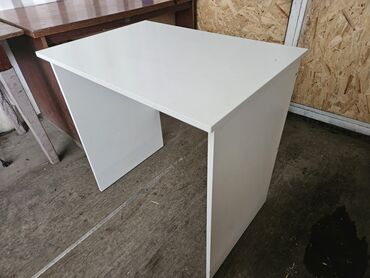 стул для компьютера: Комплект стол и стулья Офисный, Новый